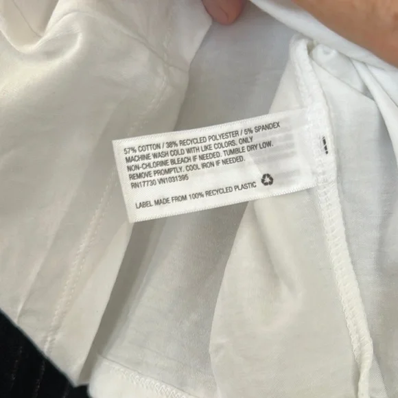 Wild Fable NWOT White V-Neck Crop Top Classic Crop Short Sleeves XS - Picture 3 of 4